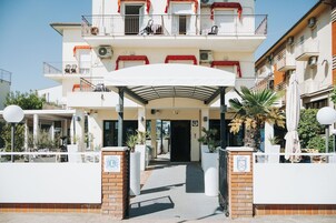 Fachada de la propiedad