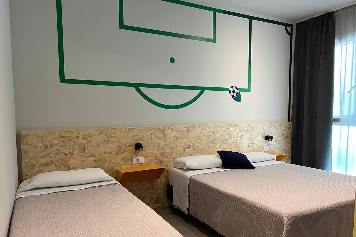 Triple Comfort No Balcony | In-room safe, desk, WiFi, bed sheets