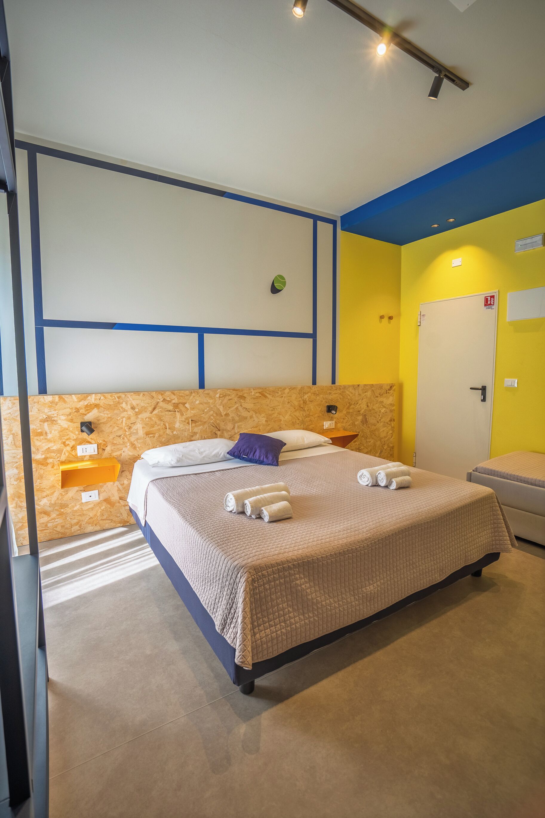 In-room safe, desk, WiFi, bed sheets