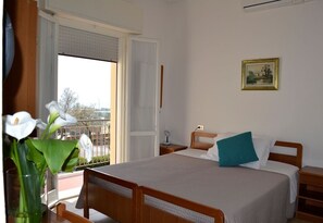 Superior Double Room (Plus) | In-room safe, desk, WiFi, bed sheets