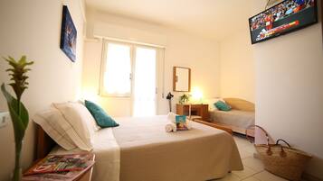 Cofres nos quartos, escrivaninha, Wi-Fi, roupa de cama