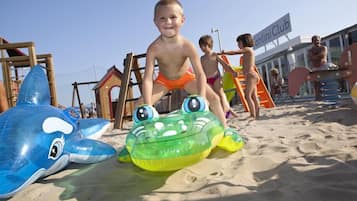 Área de juegos infantiles al aire libre