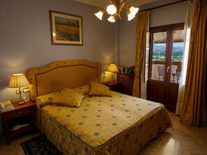 Double Room, Terrace | Minibar, in-room safe, soundproofing, cots/infant beds - Hotel Villa Sur (Huetor Vega)