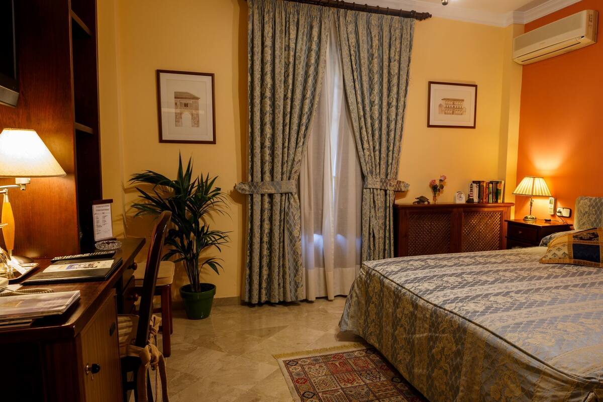 Double Room | Minibar, in-room safe, soundproofing, cots/infant beds