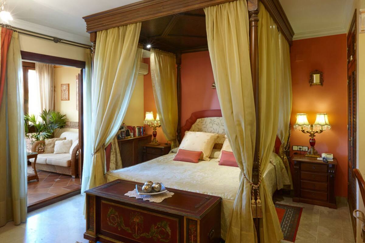 Junior Suite | Minibar, in-room safe, soundproofing, cots/infant beds