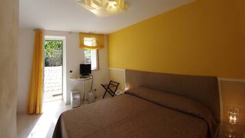 Egyptian cotton sheets, premium bedding, down comforters, minibar