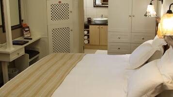 Basic Room | Egyptian cotton sheets, premium bedding, down comforters, minibar