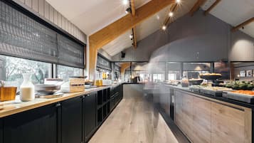 Esmorzar diari d'estil bufet gratuït