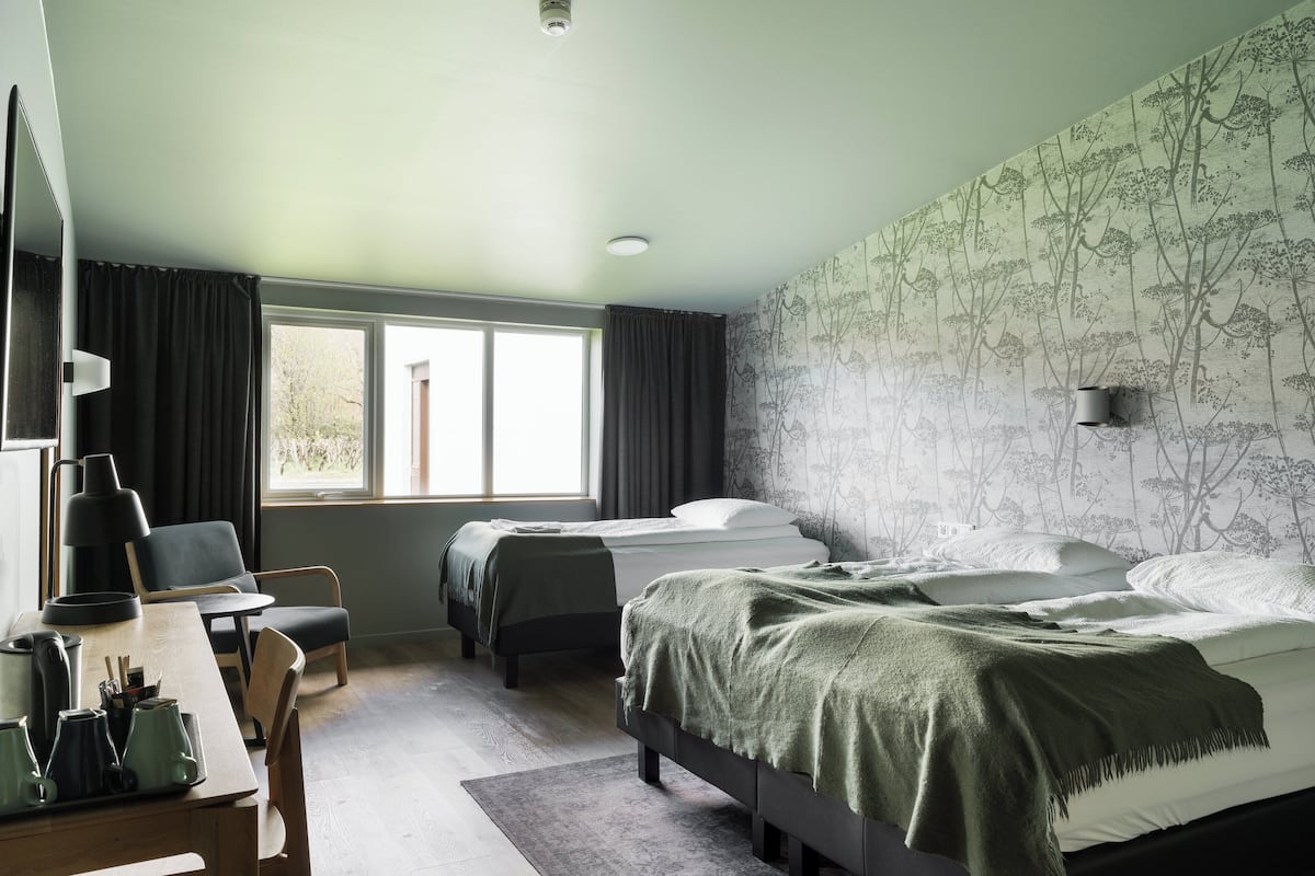 Superior Triple Room with Hot Tub Access | Bureau, espace de travail pour ordinateur portable, Wi-Fi gratuit