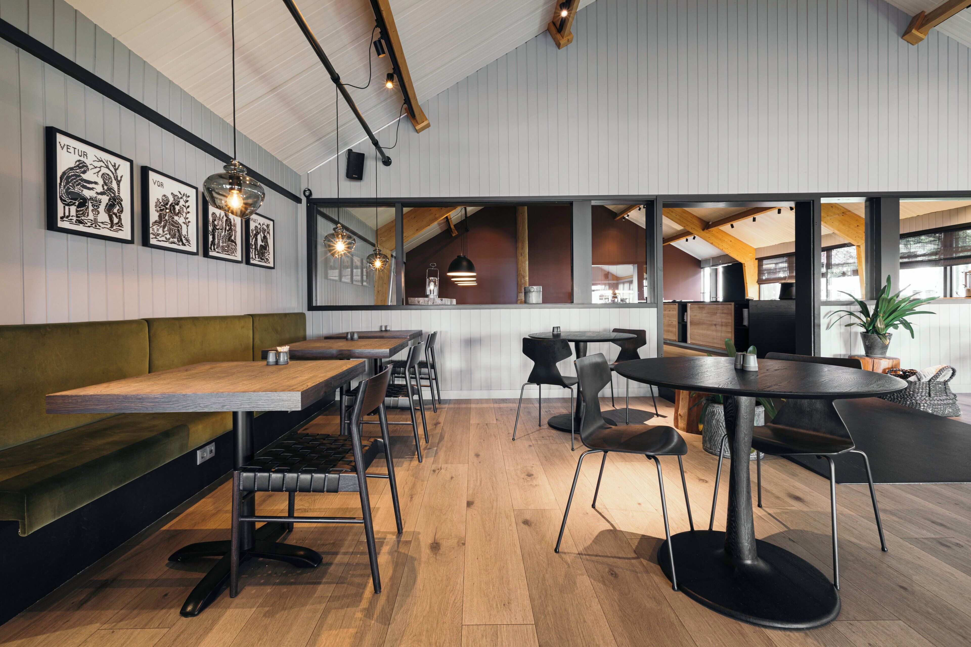 Breakfast and dinner served, local cuisine