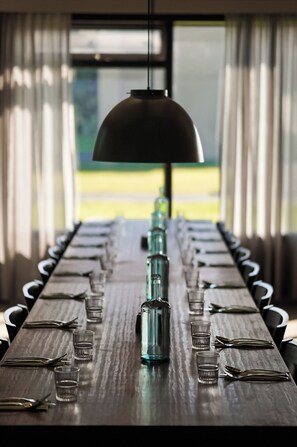 Déjeuner et souper servis sur place, cuisine locale