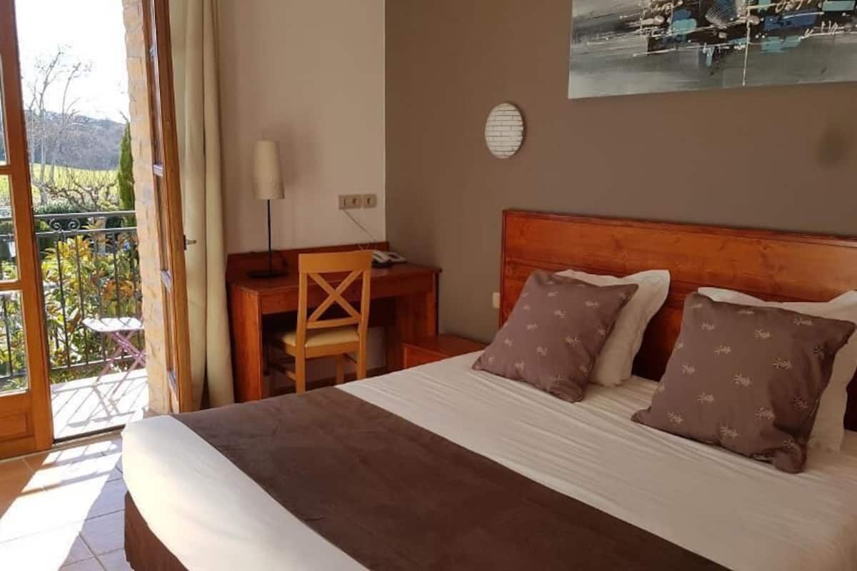1 bedroom, in-room safe, desk, soundproofing