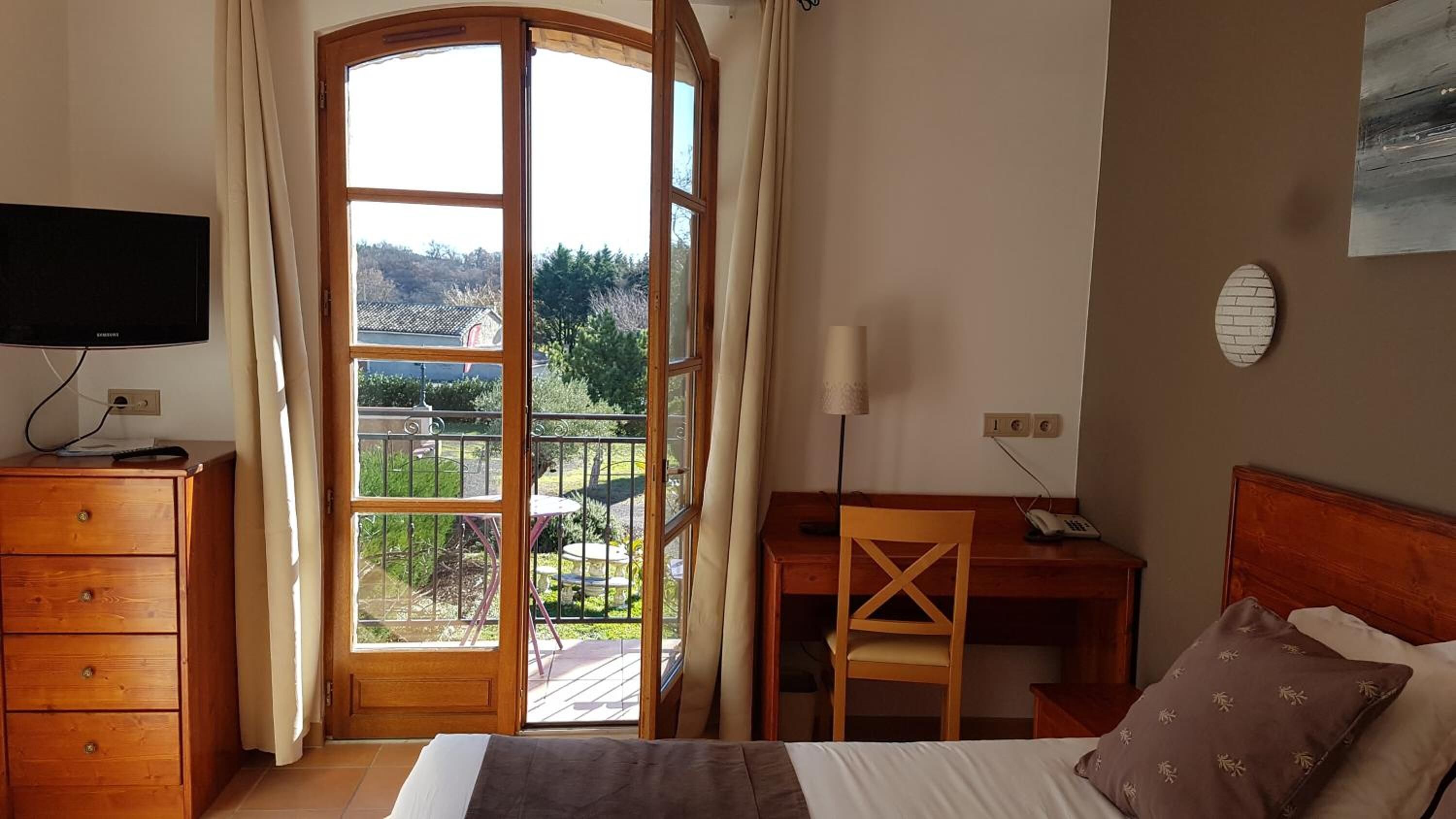 1 chambre, coffres-forts dans les chambres, bureau