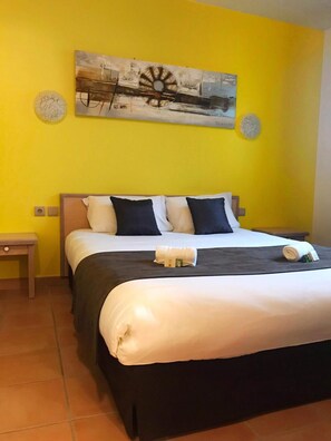 1 bedroom, in-room safe, desk, soundproofing - Logis Hotel Le Mas de Mon Père (Saint-Jean-le-Centenier)