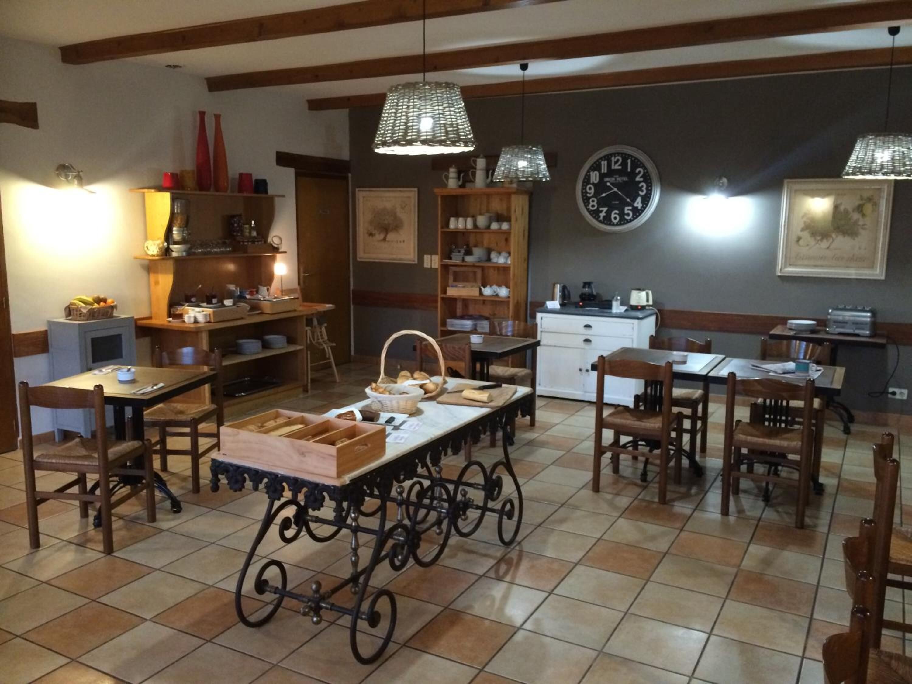 lunch and dinner served, regional cuisine