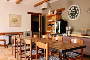Daily buffet breakfast for a fee - Logis Hotel Le Mas de Mon Père (Saint-Jean-le-Centenier)