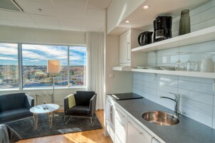 Studio Small Top Floor | Laptop workspace, blackout drapes, iron/ironing board, free WiFi