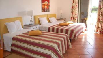 Coffres-forts dans les chambres, rideaux occultants