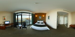 Minibar, safe på rommet og wi-fi (inkludert)