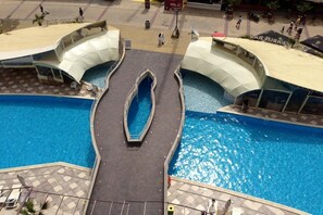 من حمّامات السباحة المغطاة، حمّ ام سباحة خارجي