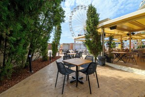 تناول الطعام بالخارج