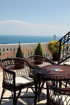 Departamento estándar, 1 habitación, balcón, vista al mar | Escritorio, cortinas blackout, insonorización y cunas gratuitas 