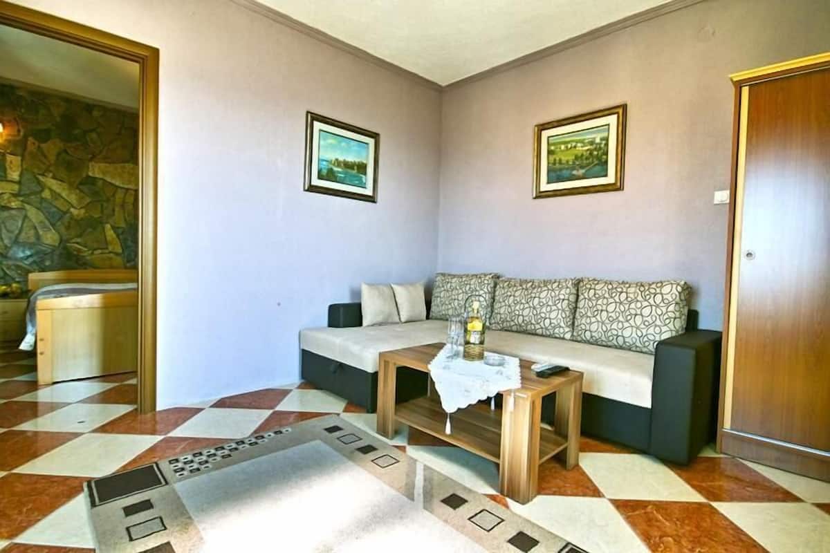 Blackout curtains, soundproofing, free WiFi, bed sheets