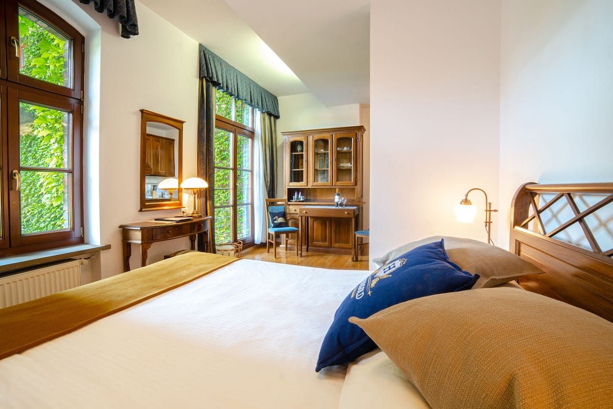 Deluxe Double Room, Kitchenette | Premium bedding, in-room safe, desk, iron/ironing board
