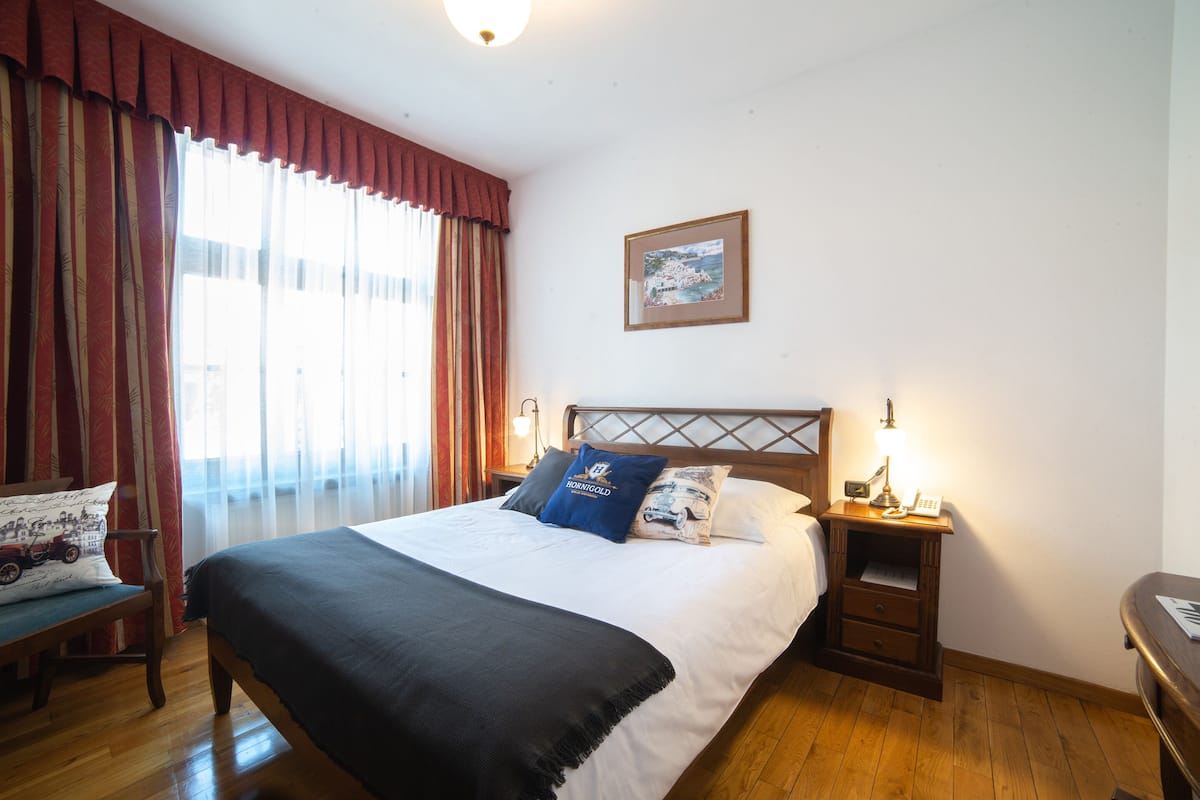 Traditional Apartment, 1 Bedroom, Kitchenette | Premium bedding, in-room safe, desk, iron/ironing board