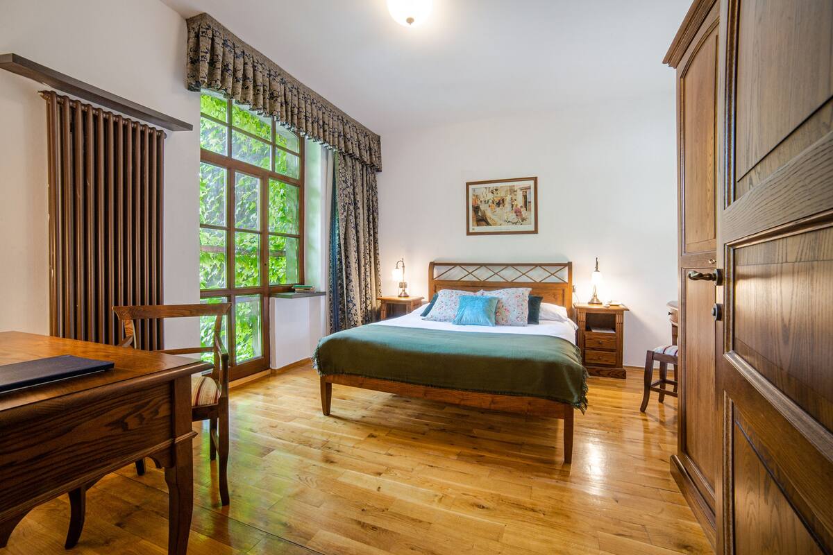 Premium Double Room, 1 Queen Bed, Jetted Tub | Premium bedding, in-room safe, desk, iron/ironing board