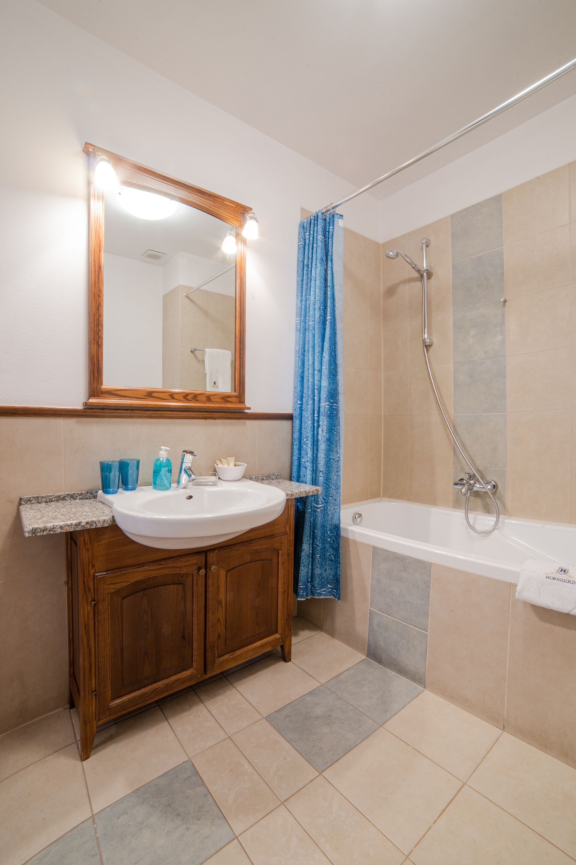 traditional apartment, 1 bedroom, kitchenette | bathroom | shower, hair dryer, slippers, bidet