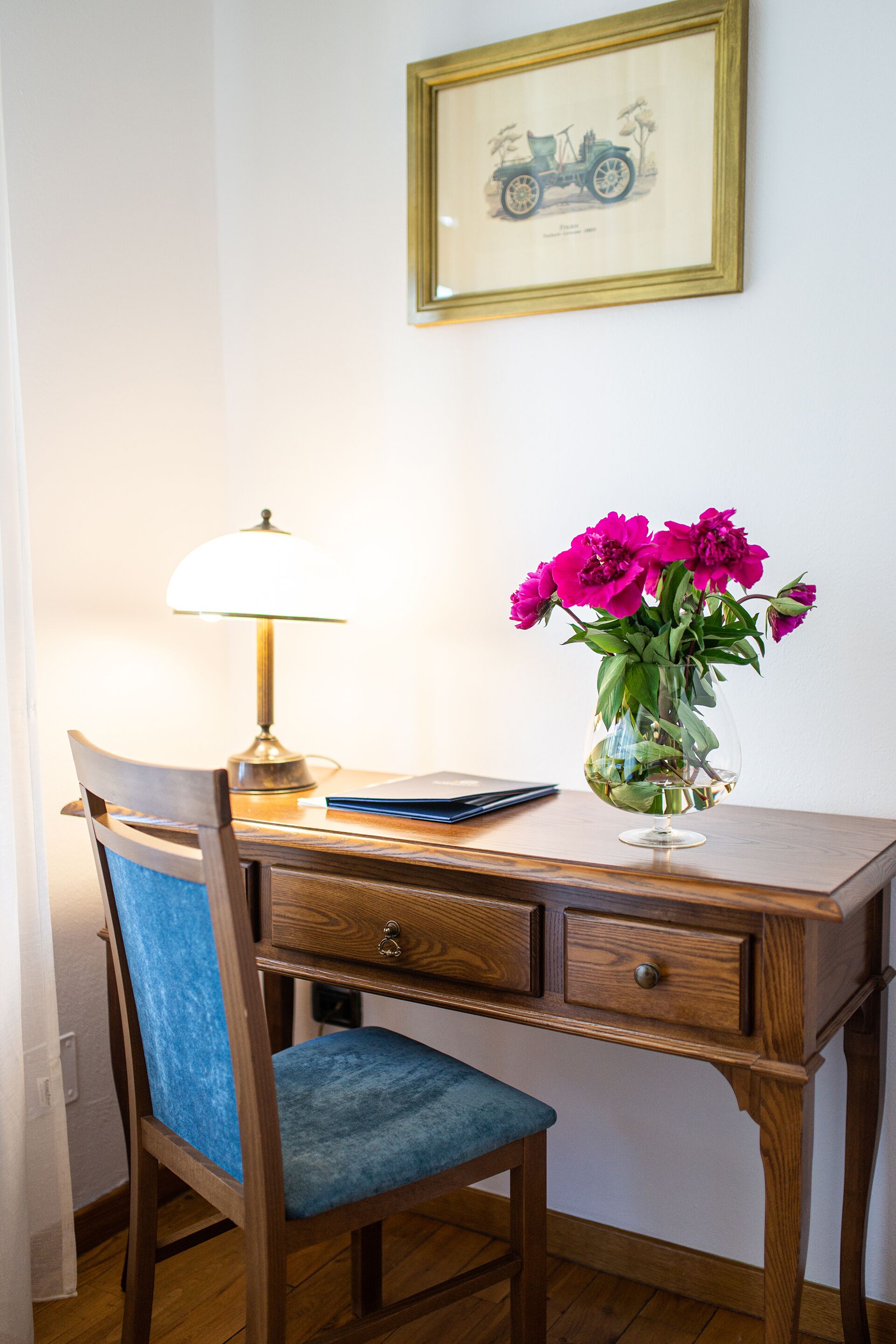 traditional apartment, 1 bedroom, kitchenette | living area | smart tv