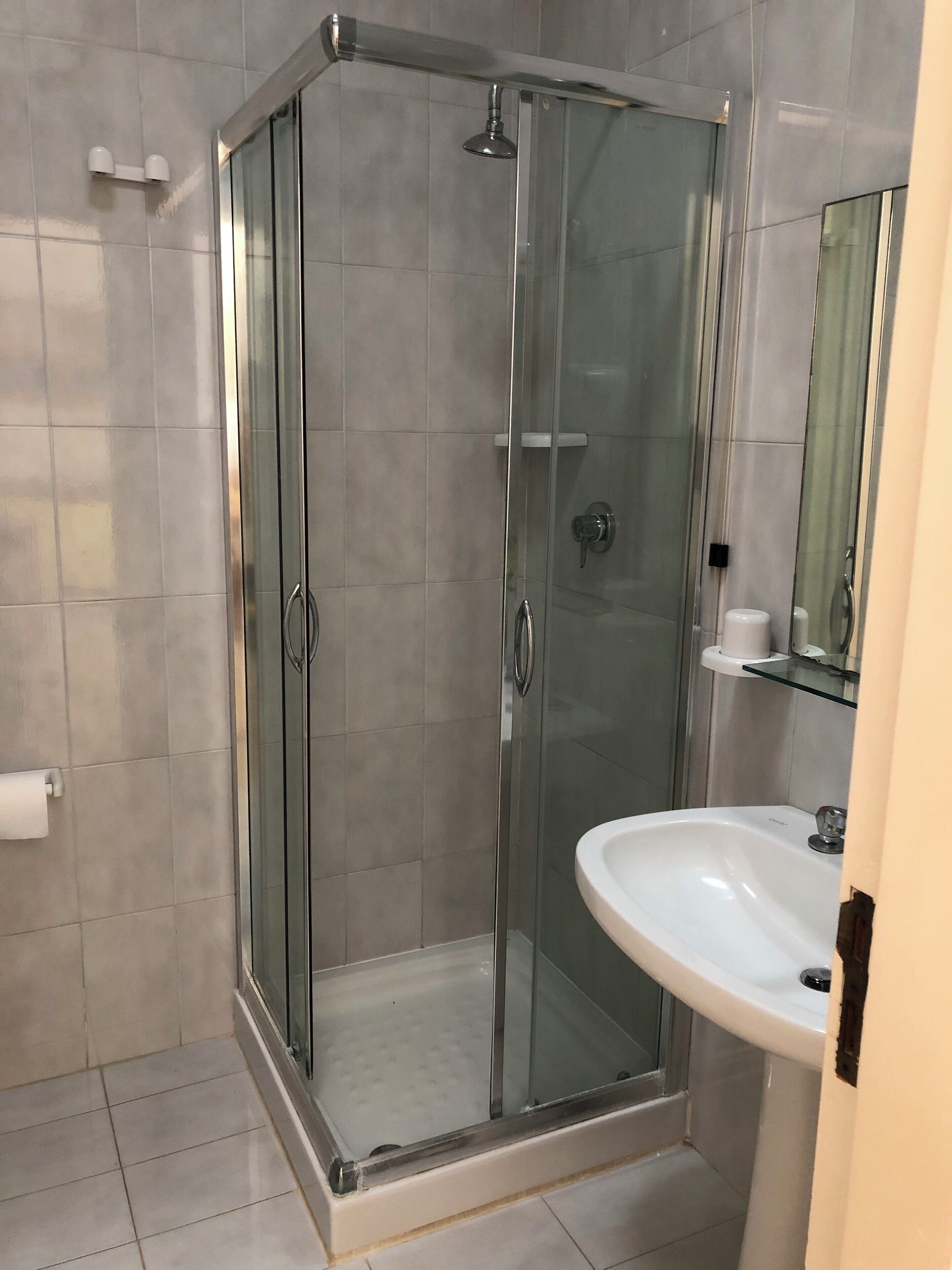 apartment for 5 people | bathroom | free toiletries, hair dryer, bidet, towels