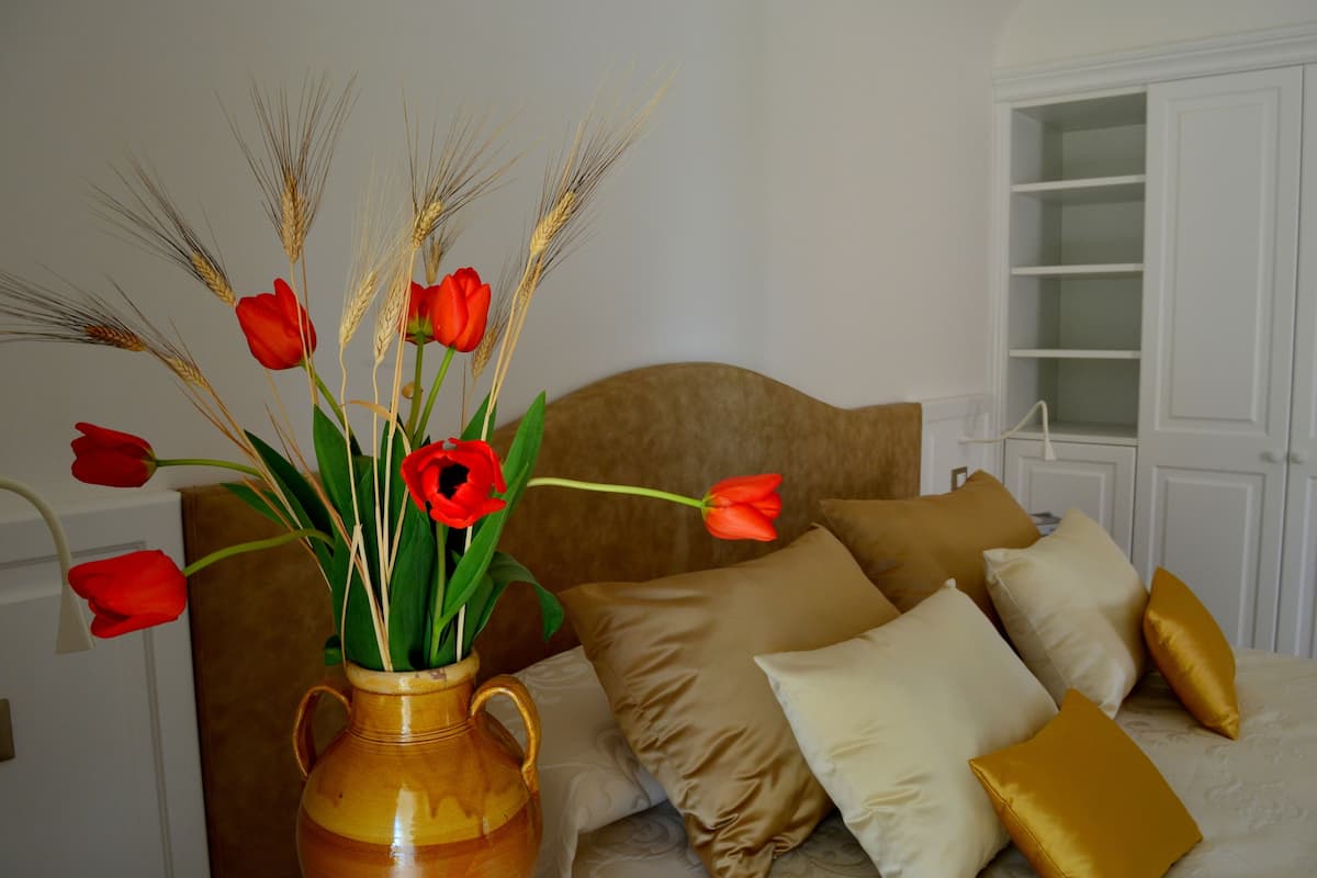 exclusive suite | minibar, in-room safe, soundproofing, cots/infant beds