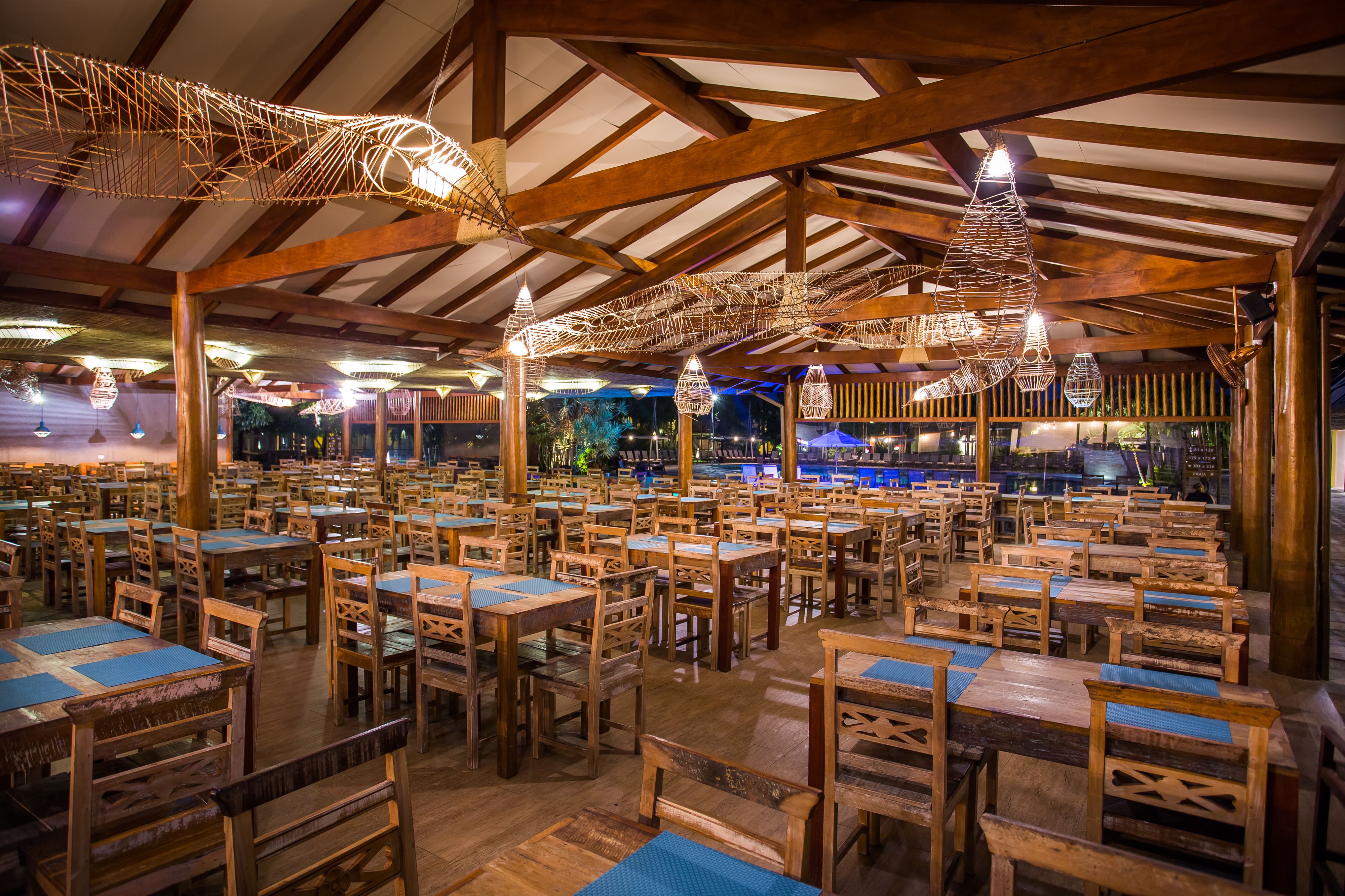 2 restauranter, frokost, lunsj og middag serveres, brasilianske retter