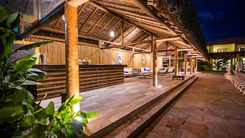 6 bars/lounges, poolside bar, beach bar