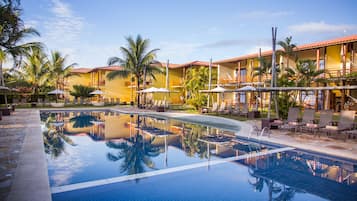 6 Außenpools, Liegestühle