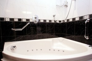 Superior Double Room | Jetted bathtub - Rhodes Hotel (London)