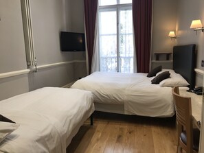 Standard Triple Room | Desk, iron/ironing board, free WiFi, bed sheets - Rhodes Hotel (London)