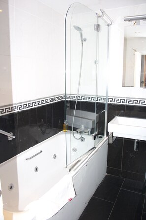 Bathroom - Rhodes Hotel (London)