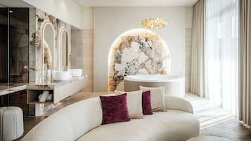 Honeymoon Suite | Living area