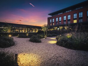 A modern building with a gravel courtyard, surrounded by greenery. - Van der Valk Hotel Middelburg (Middelburg)