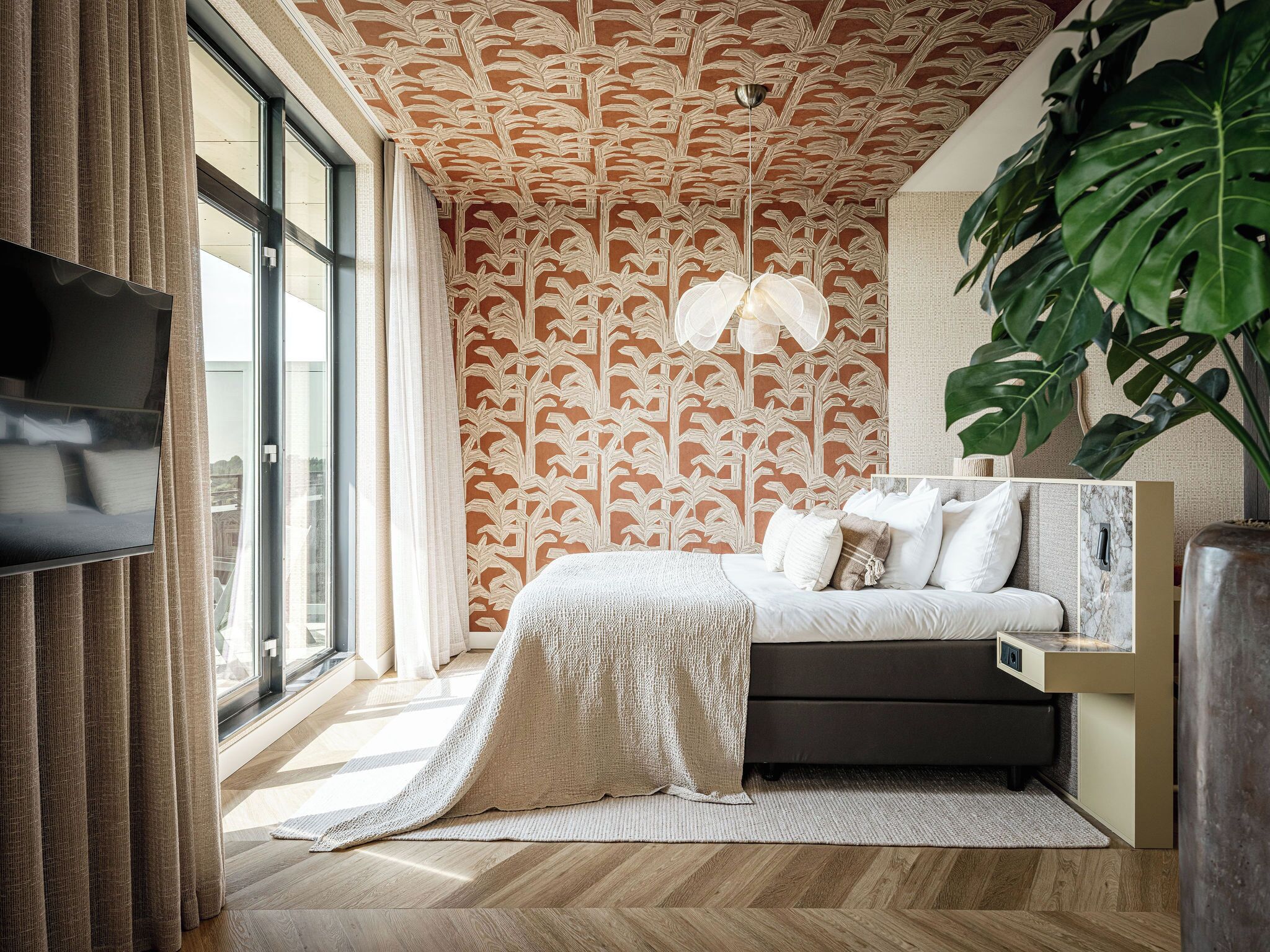 suite, sauna | 1 bedroom, hypo-allergenic bedding, in-room safe, desk