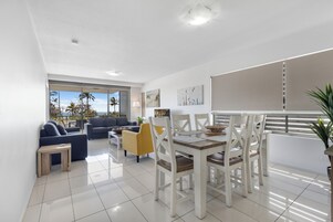 	 3 Bedroom Ocean View  Apartment | In-room dining