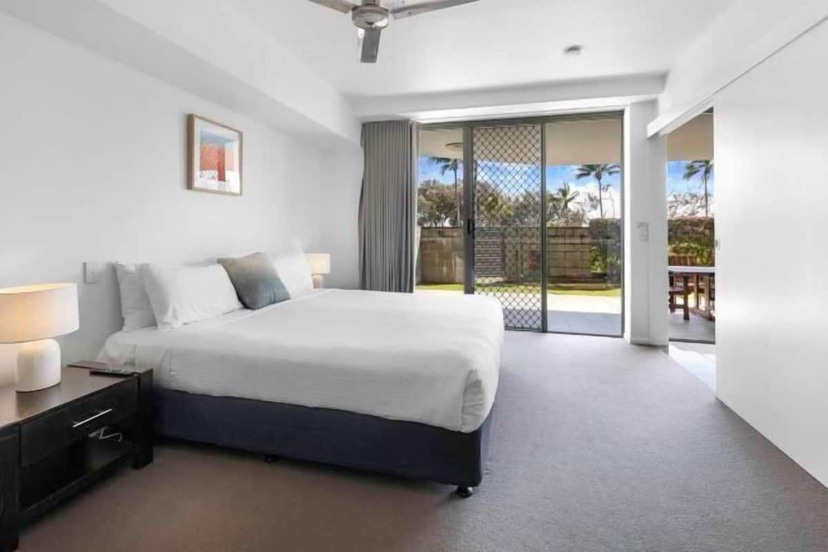 2 bedrooms, individually decorated, individually furnished