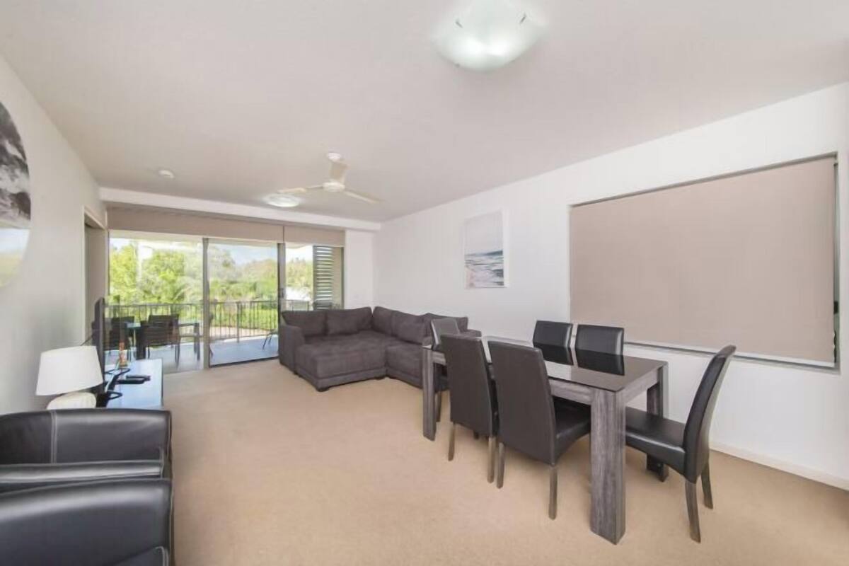 Living area | Flat-screen TV, DVD player, table tennis