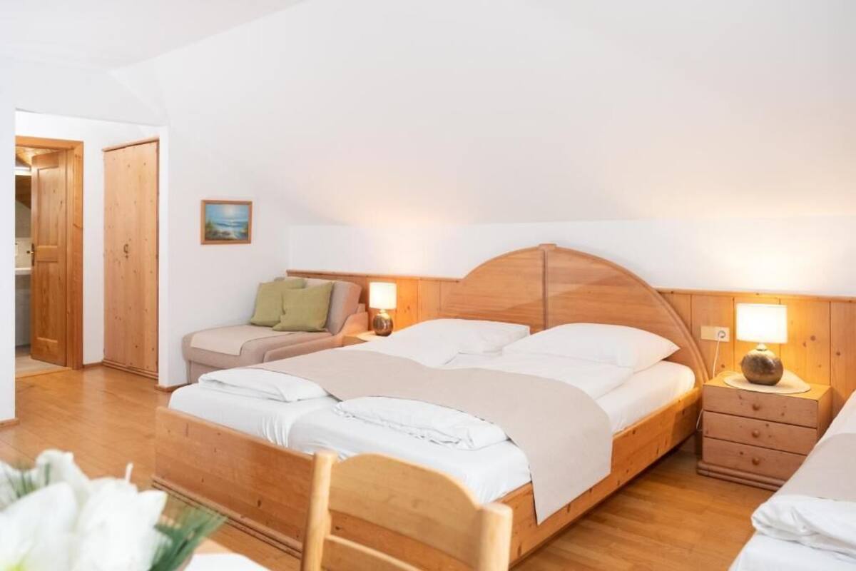 Triple Room | WiFi (free), bed sheets