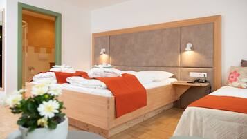 Triple Room | Free WiFi, bed sheets