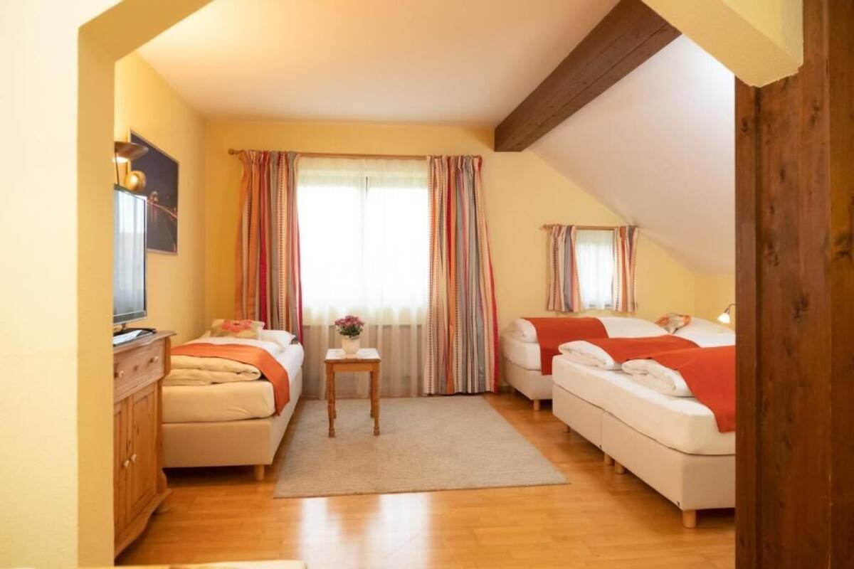 Quadruple Room | WiFi (free), bed sheets