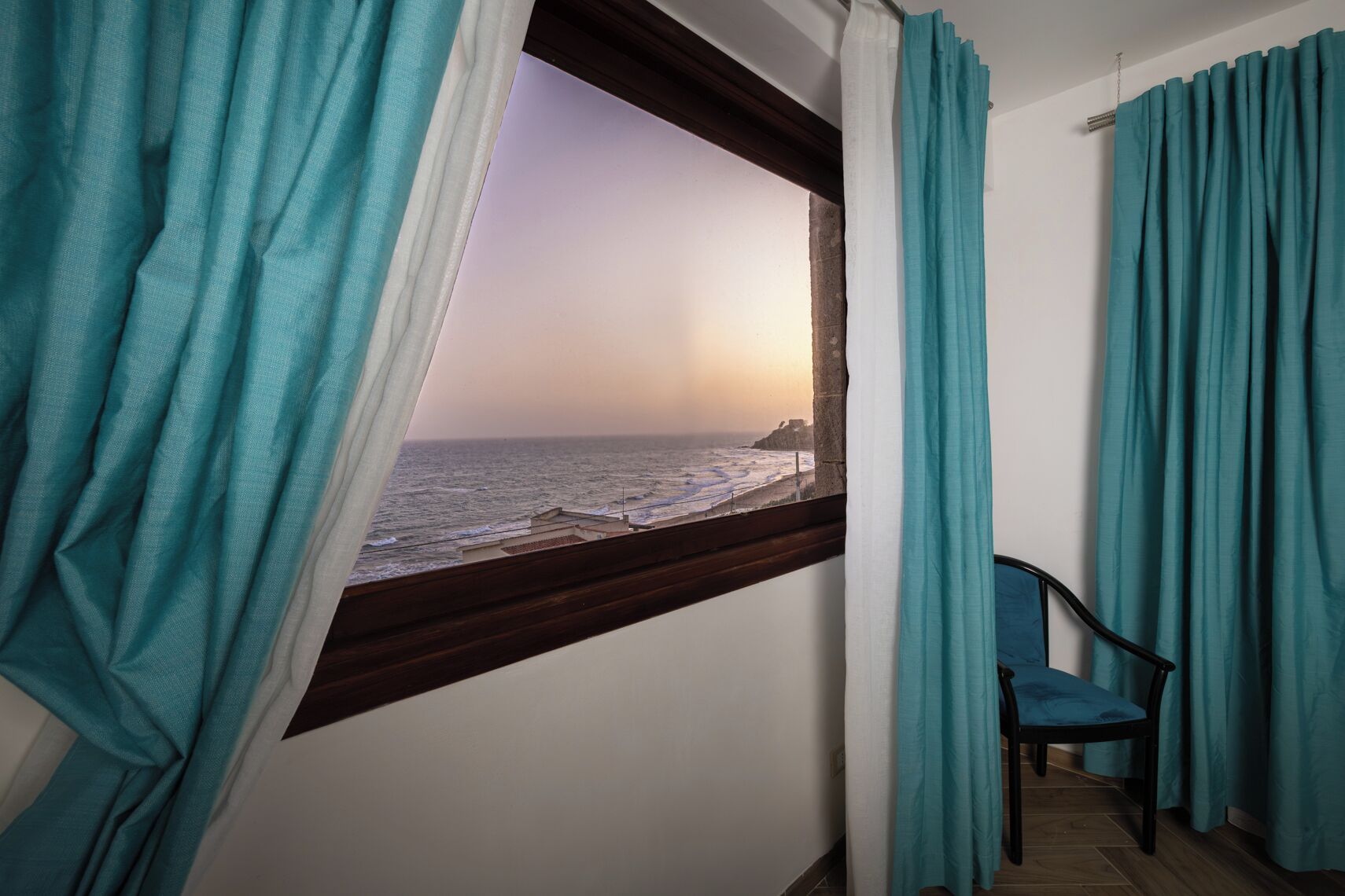 deluxe room, 1 double bed, sea view | 1 bedroom, desk, blackout curtains, free wifi